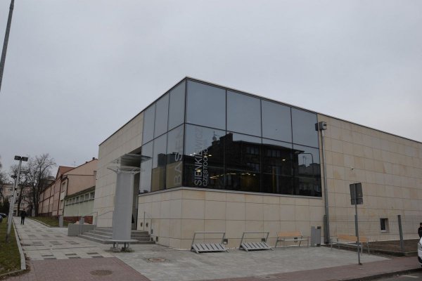 Pływalnia kryta 'Sienkiewicz Częstochowa' w Częstochowie 